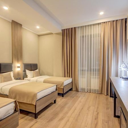 Sara Boutique Hotel Bisjkek Buitenkant foto