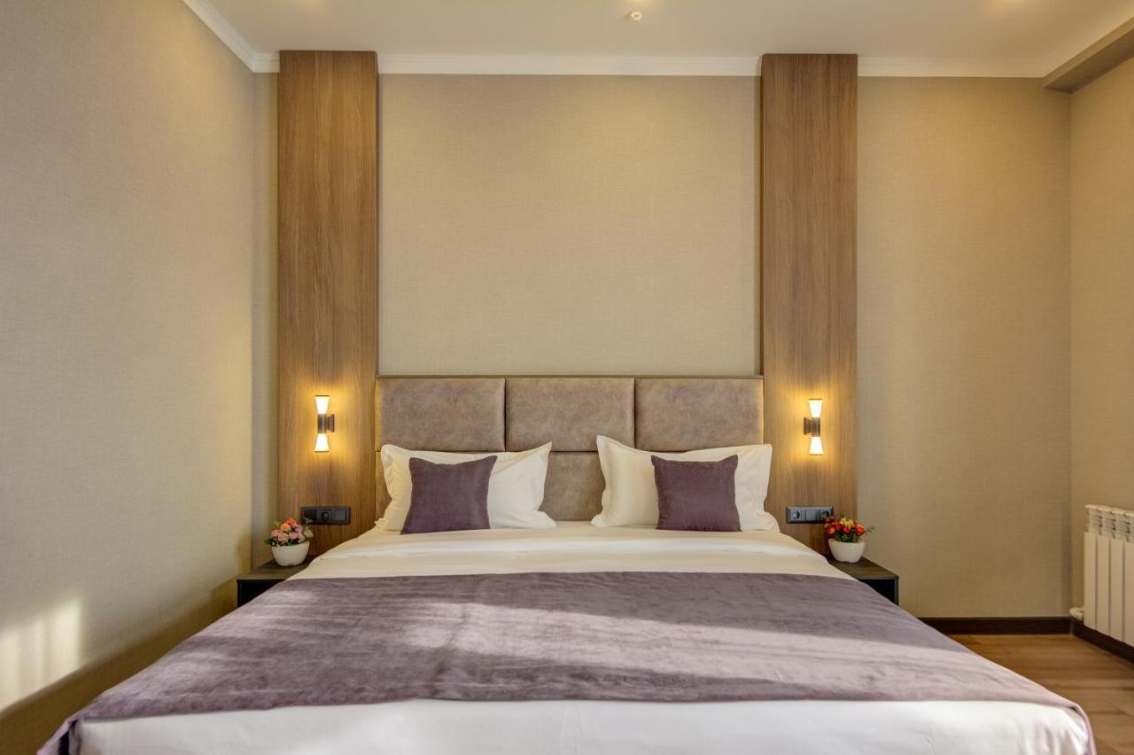 Sara Boutique Hotel Bisjkek Buitenkant foto