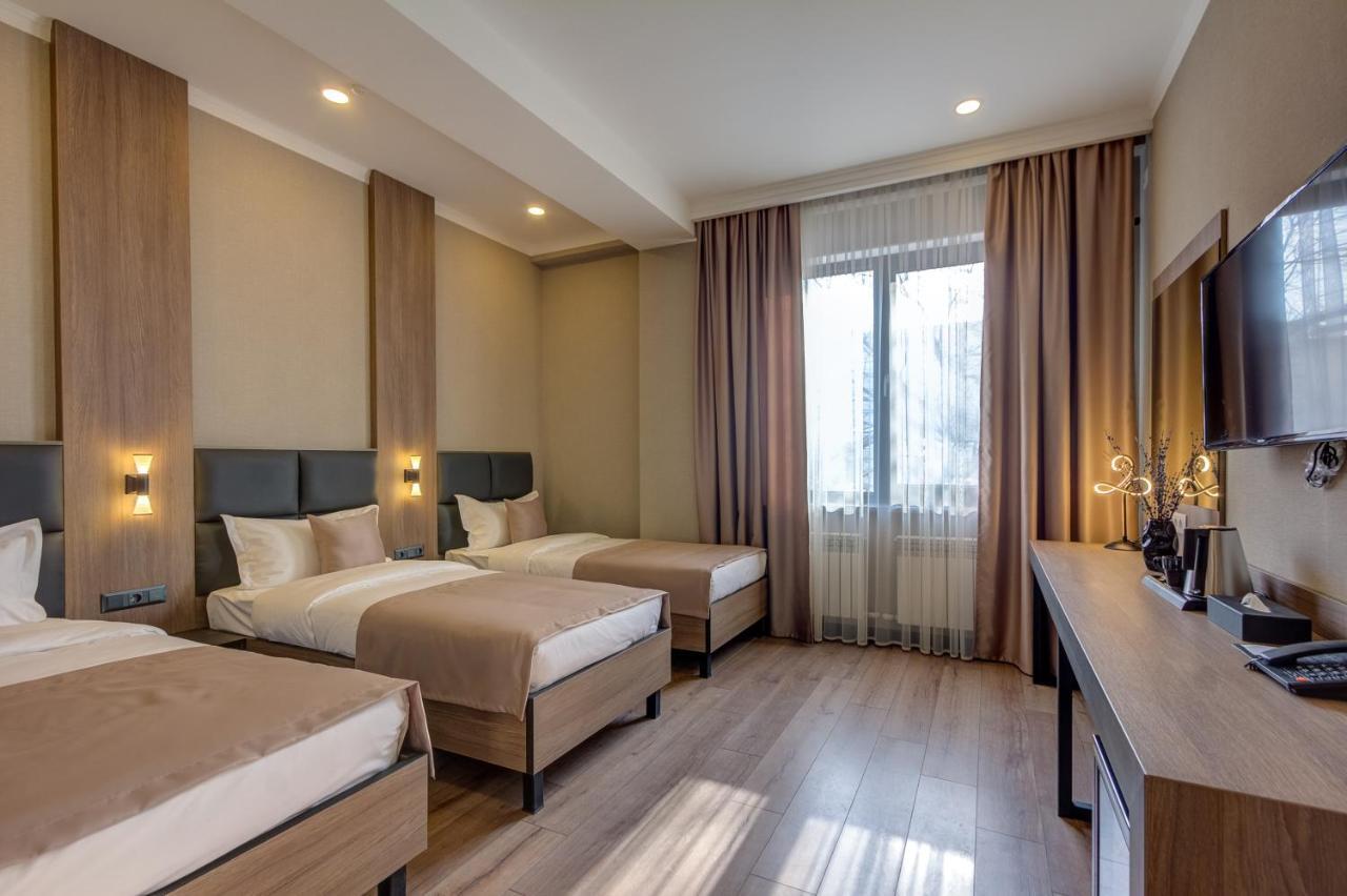 Sara Boutique Hotel Bisjkek Buitenkant foto
